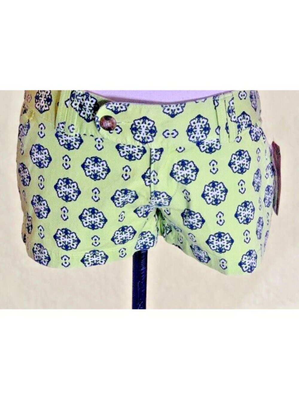 Red Camel Womens Mini Shorts Size 5 Green Floral Print Front Pockets